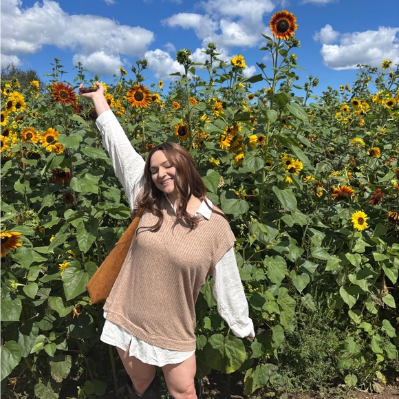 Forever 21 Brown Ribbed Knit Sweater with White Collar - Picture 5 of 5